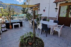 Amalfi Coast Countryside With Jacuzzi and Garden