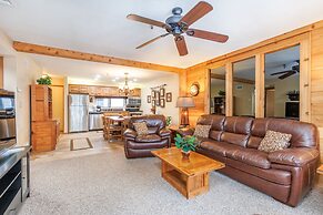 Seven Springs Stoneridge 3 BR Condo, Private Deck by RedAwning - Save 