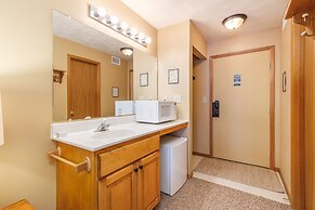 Seven Springs Stoneridge 3 BR Condo, Private Deck by RedAwning - Save 