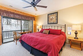 Seven Springs Stoneridge 3 BR Condo, Private Deck by RedAwning - Save 