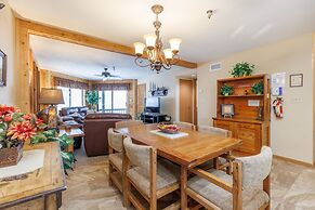 Seven Springs Stoneridge 3 BR Condo, Private Deck by RedAwning - Save 