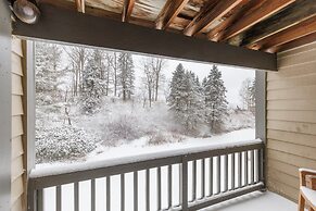 Seven Springs Stoneridge 3 BR Condo, Private Deck by RedAwning - Save 