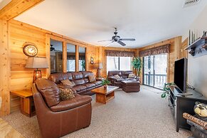 Seven Springs Stoneridge 3 BR Condo, Private Deck by RedAwning - Save 