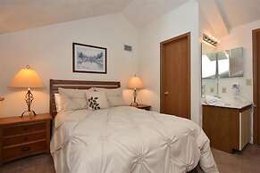 Seven Springs Stoneridge 3 Bedroom + Loft Standard Condo, walking dist