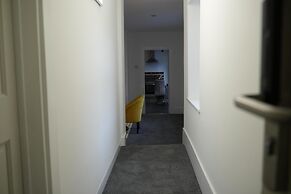 Charming 1-bed & Balcony Flat in Merthyr Tydfil