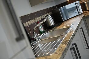 Charming 1-bed & Balcony Flat in Merthyr Tydfil