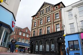 Charming 1-bed & Balcony Flat in Merthyr Tydfil