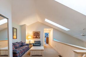 Seven Springs 3 BR Condo, Loft and Mountain Views! by RedAwning - Save