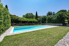 Countryside Villa With Pool