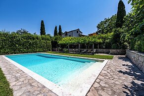Countryside Villa With Pool