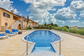 Pool House Kristina Near Porec
