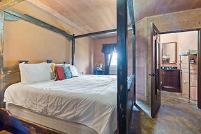 The Trois Estate at Enchanted Rock