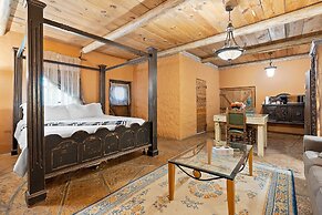 The Trois Estate at Enchanted Rock