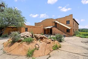 The Trois Estate at Enchanted Rock
