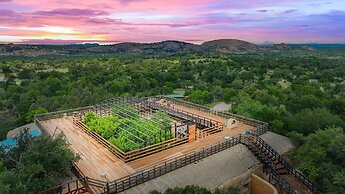The Trois Estate at Enchanted Rock