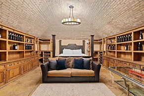 The Trois Estate at Enchanted Rock