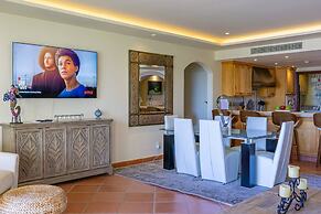 Luxury retreat in Cabo del Sol golf and beach community