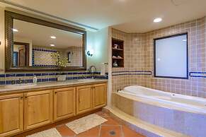 Luxury retreat in Cabo del Sol golf and beach community