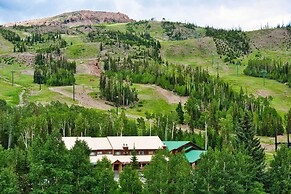 Ski Condo in Chalet Village at Brian Head!