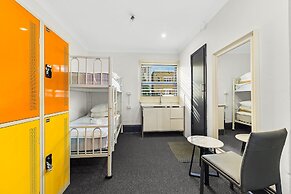 London Plane Backpackers - Hostel