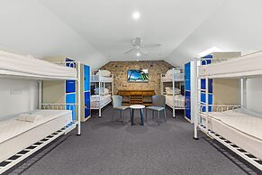 London Plane Backpackers - Hostel