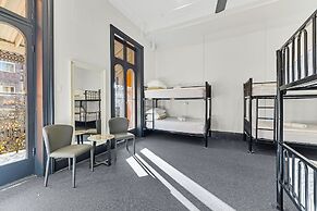 London Plane Backpackers - Hostel