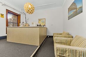 London Plane Backpackers - Hostel