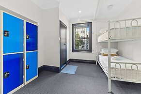 London Plane Backpackers - Hostel