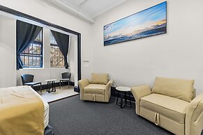 London Plane Backpackers - Hostel