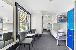 London Plane Backpackers - Hostel