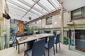 London Plane Backpackers - Hostel