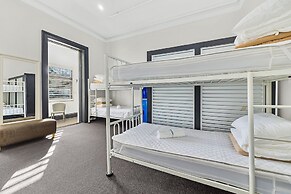 London Plane Backpackers - Hostel