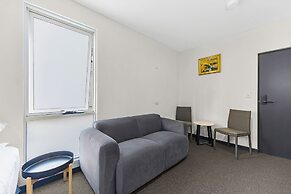 London Plane Backpackers - Hostel