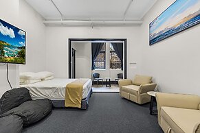 London Plane Backpackers - Hostel