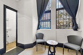 London Plane Backpackers - Hostel