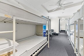 London Plane Backpackers - Hostel