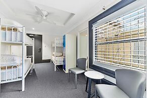 London Plane Backpackers - Hostel