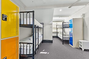 London Plane Backpackers - Hostel