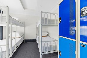 London Plane Backpackers - Hostel