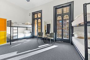 London Plane Backpackers - Hostel