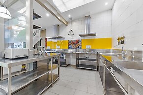 London Plane Backpackers - Hostel