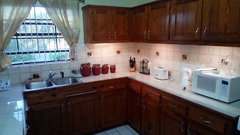 Caye Manje Holiday Lodge