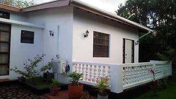 Caye Manje Holiday Lodge