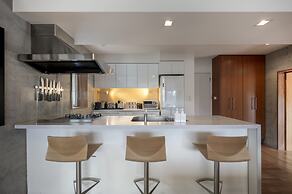 Asobidokoro by H2 Life