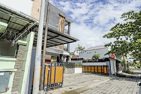 Super OYO 90232 March 67 Stay