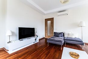 Spacious Flat Near Bagdat Avenue in Suadiye