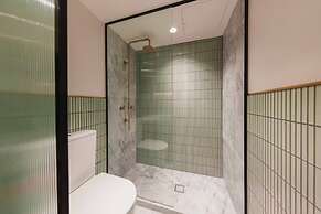 The Sarah by Urban Rest