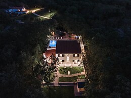 Villa PORTUM - Where Serenity & Comfort meet, Luxurious Woodland Retre