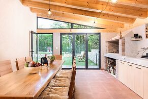 Villa PORTUM - Where Serenity & Comfort meet, Luxurious Woodland Retre