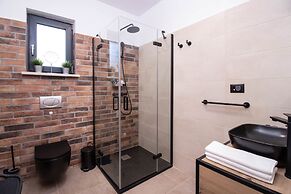 Villa PORTUM - Where Serenity & Comfort meet, Luxurious Woodland Retre